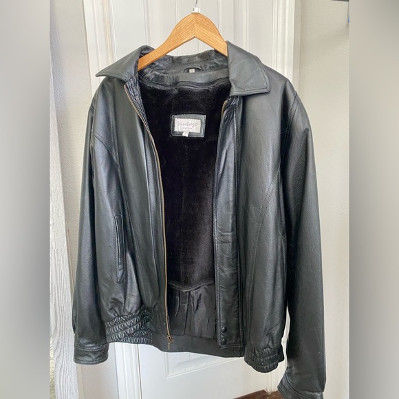 Vintage Jackets & Blazers - Vintage Black Leather Jacket with Sherpa Lining